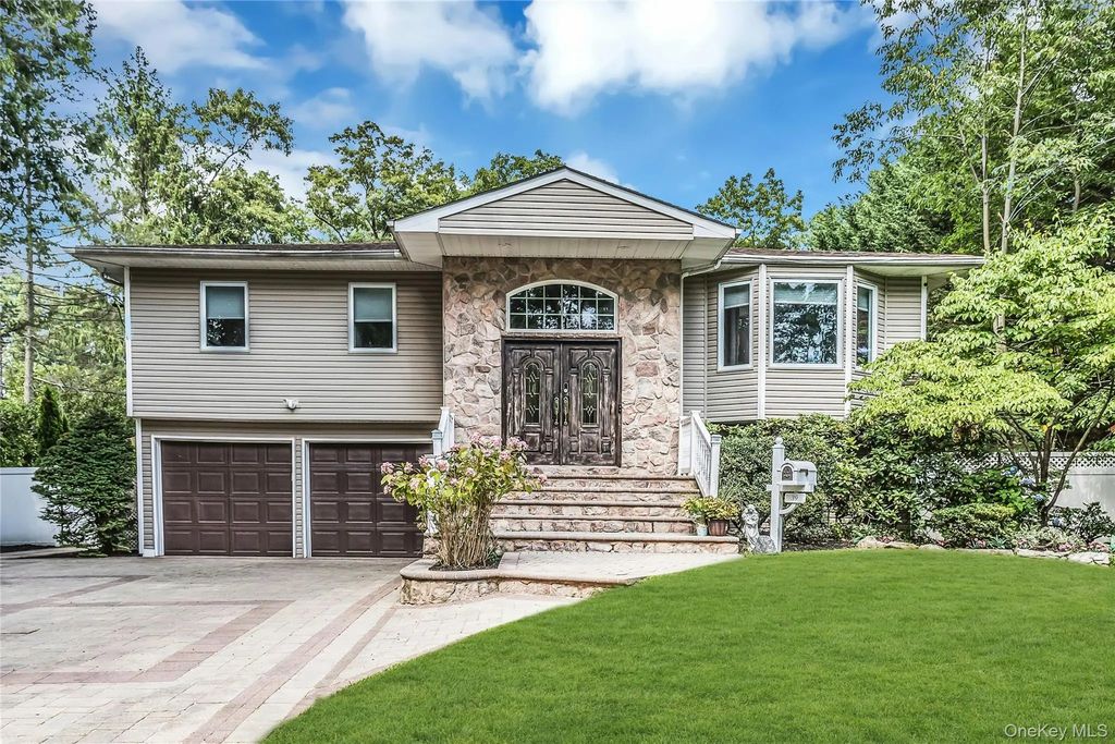 39 Kennedy Drive, Plainview