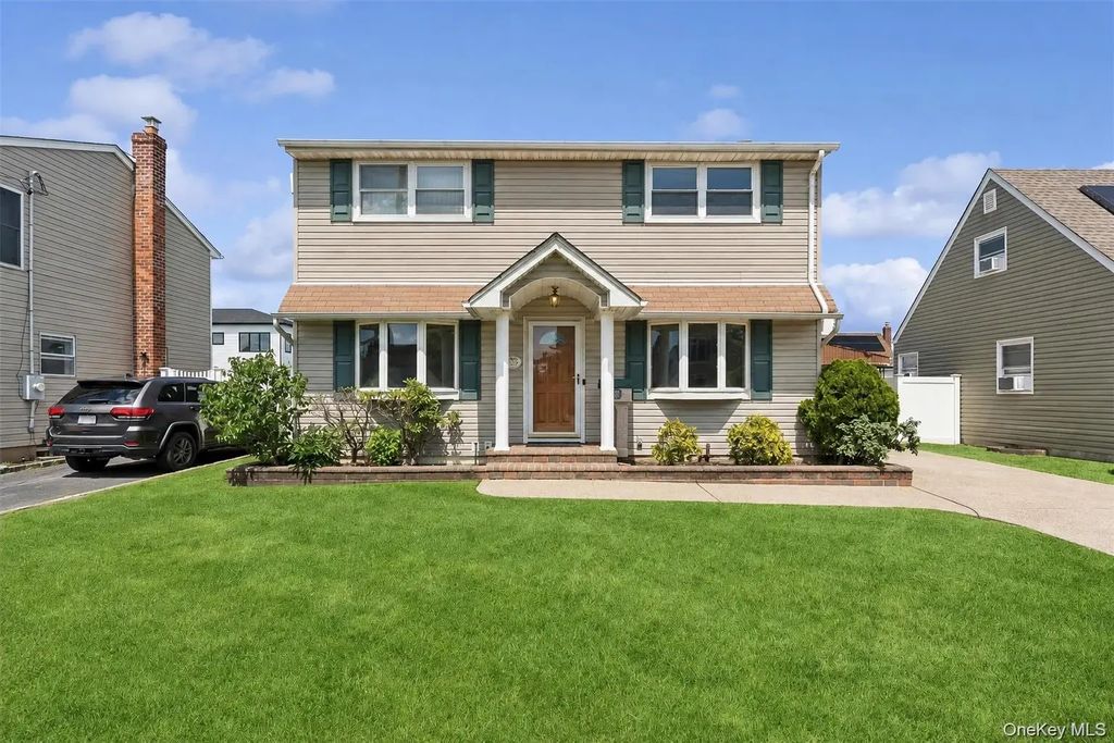 1016 Washington Avenue, Westbury