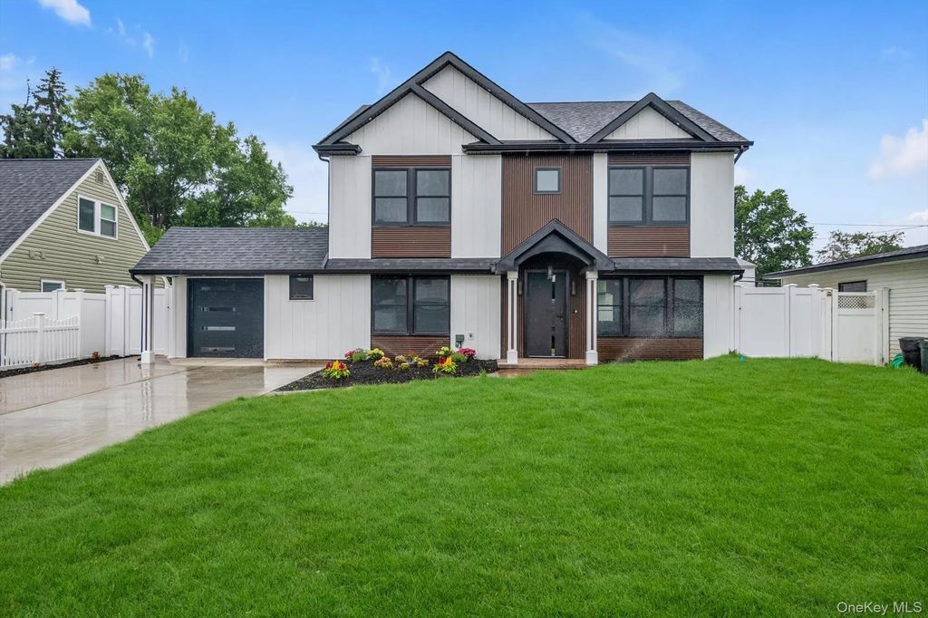 26 Gleaner Lane, Levittown