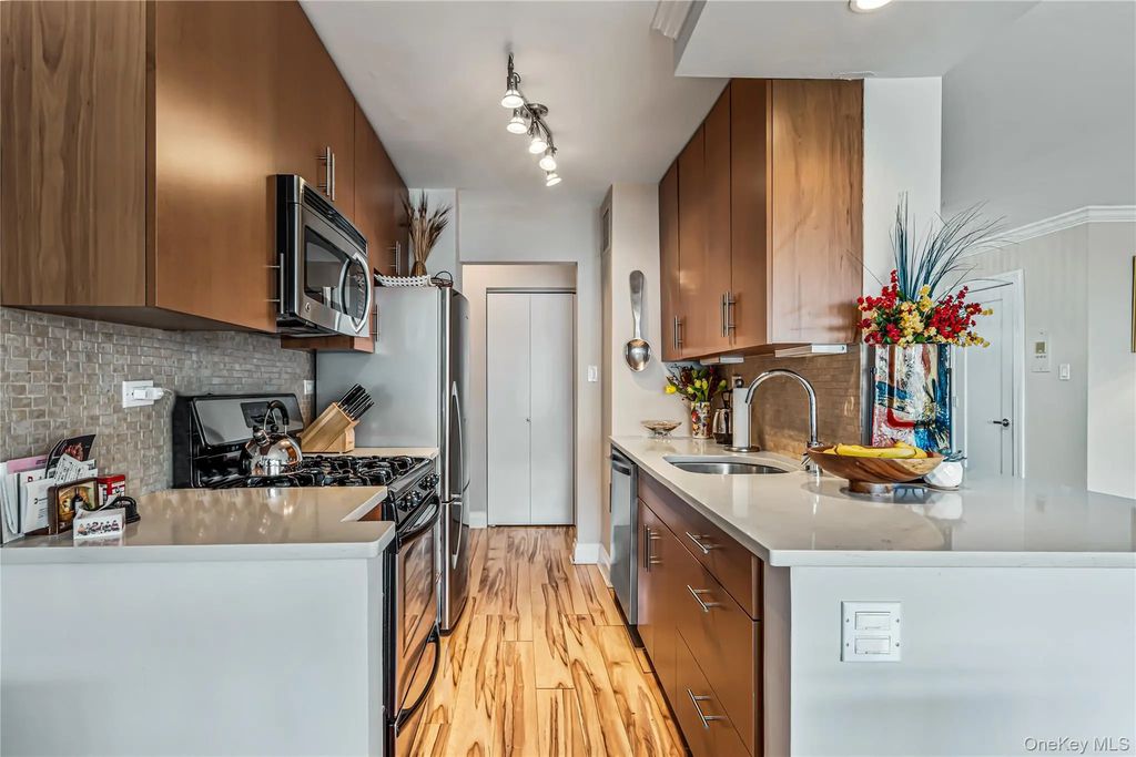 18-15 215 Street # 14 G, Bayside