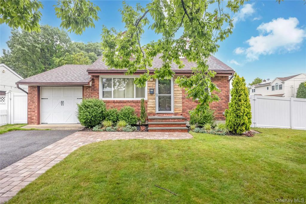 192 Sycamore Avenue, Bethpage