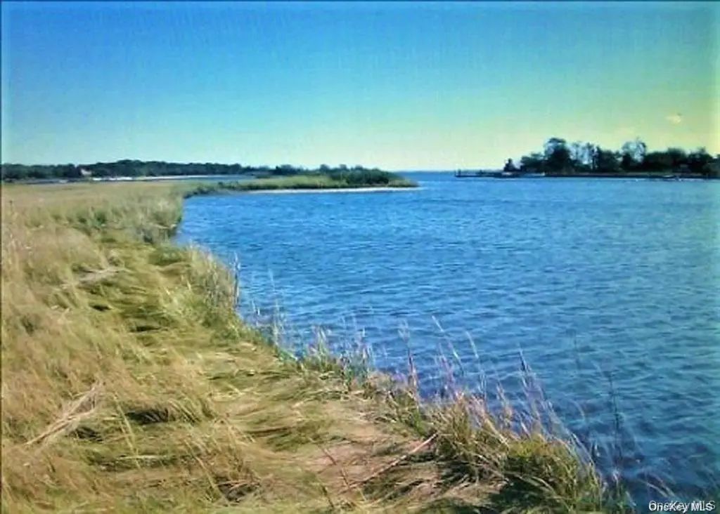 Vl Private (row) Road S, Mastic Beach