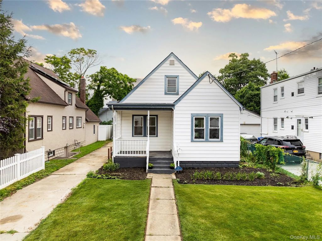 28 Cammerer Avenue, East Rockaway