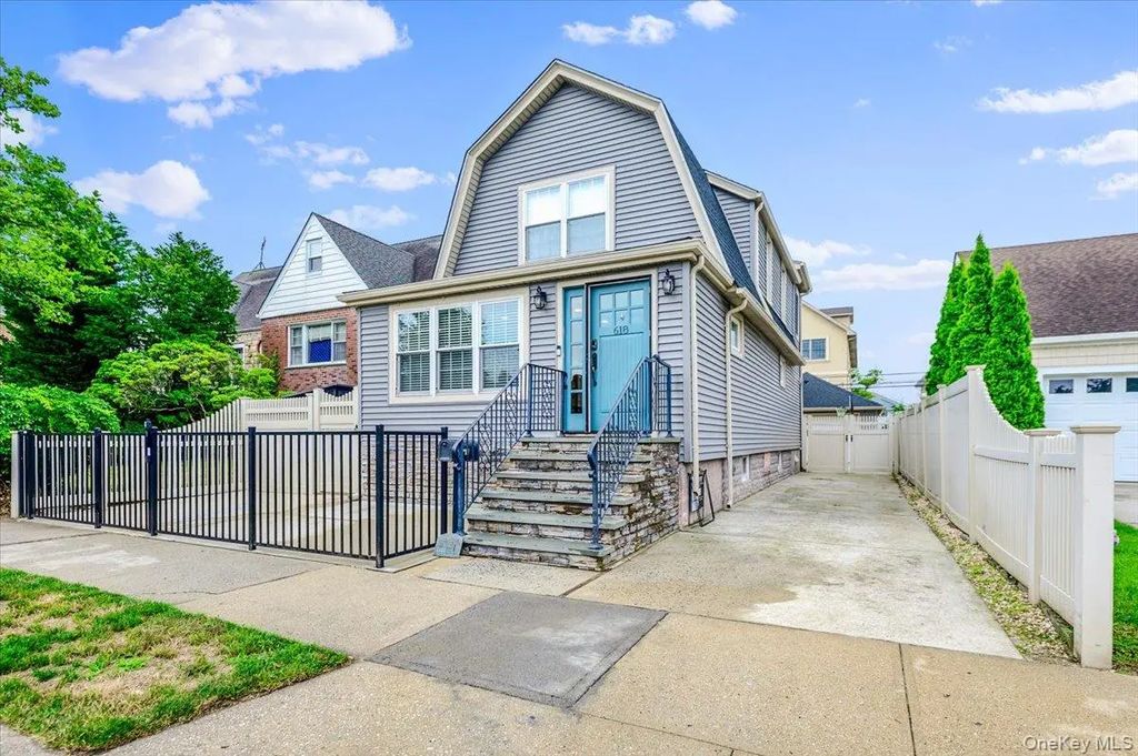 618 E Walnut Street, Long Beach