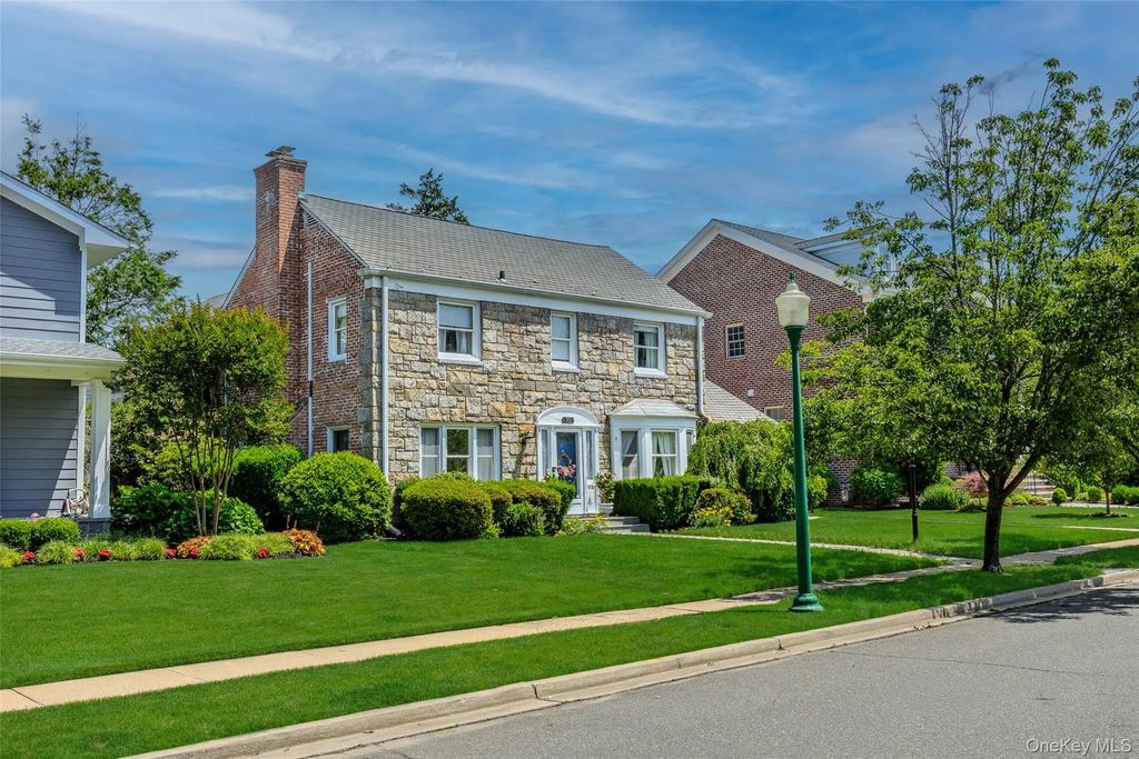 75 Bulson Road, Rockville Centre