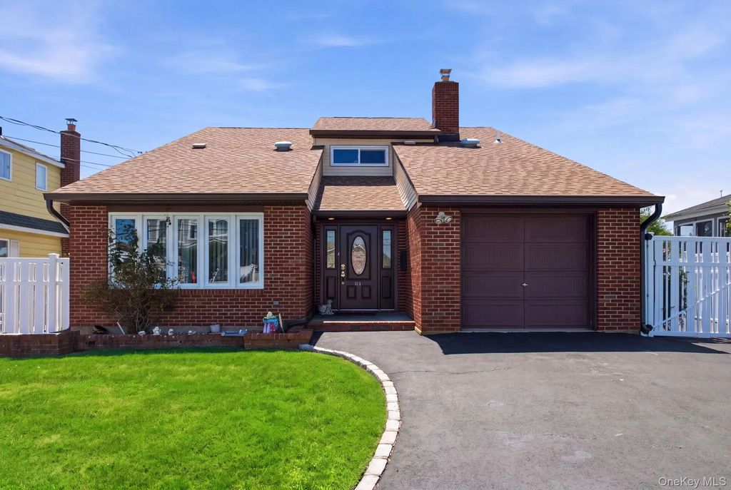 212 Shore Road, Lindenhurst