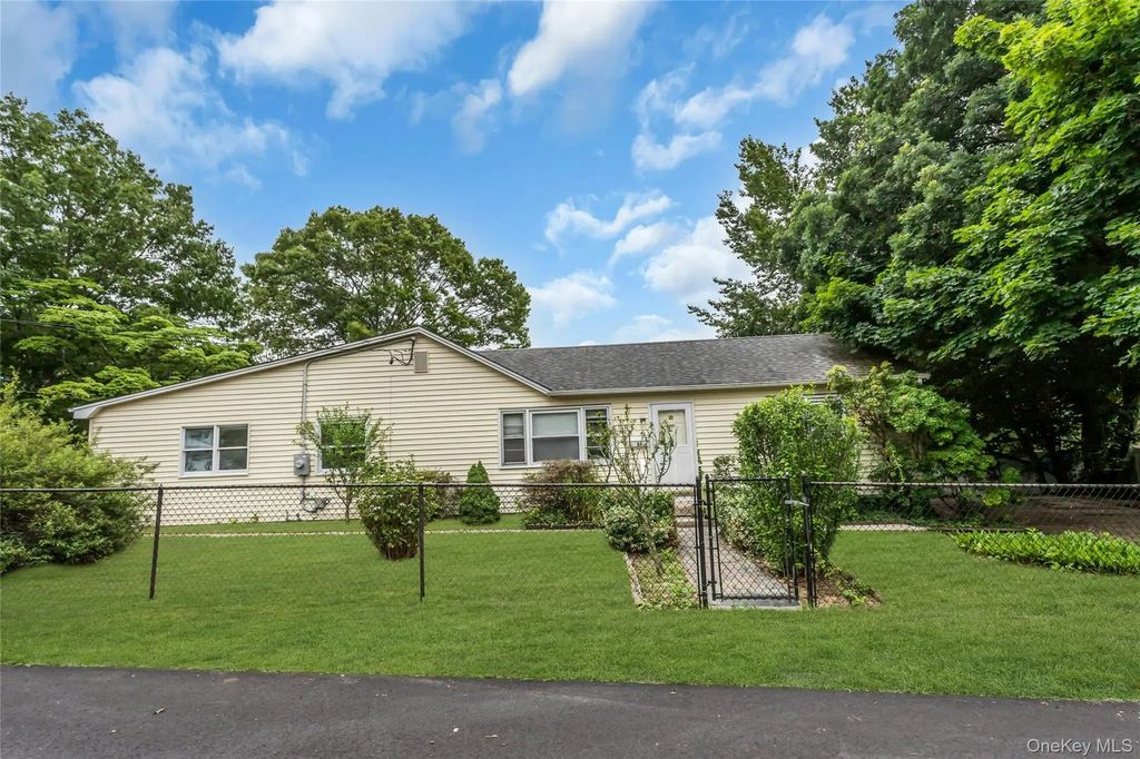26 Woodland Street, Ronkonkoma