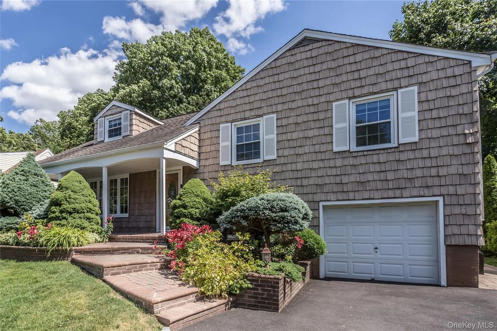 138 Brook Street, Garden City