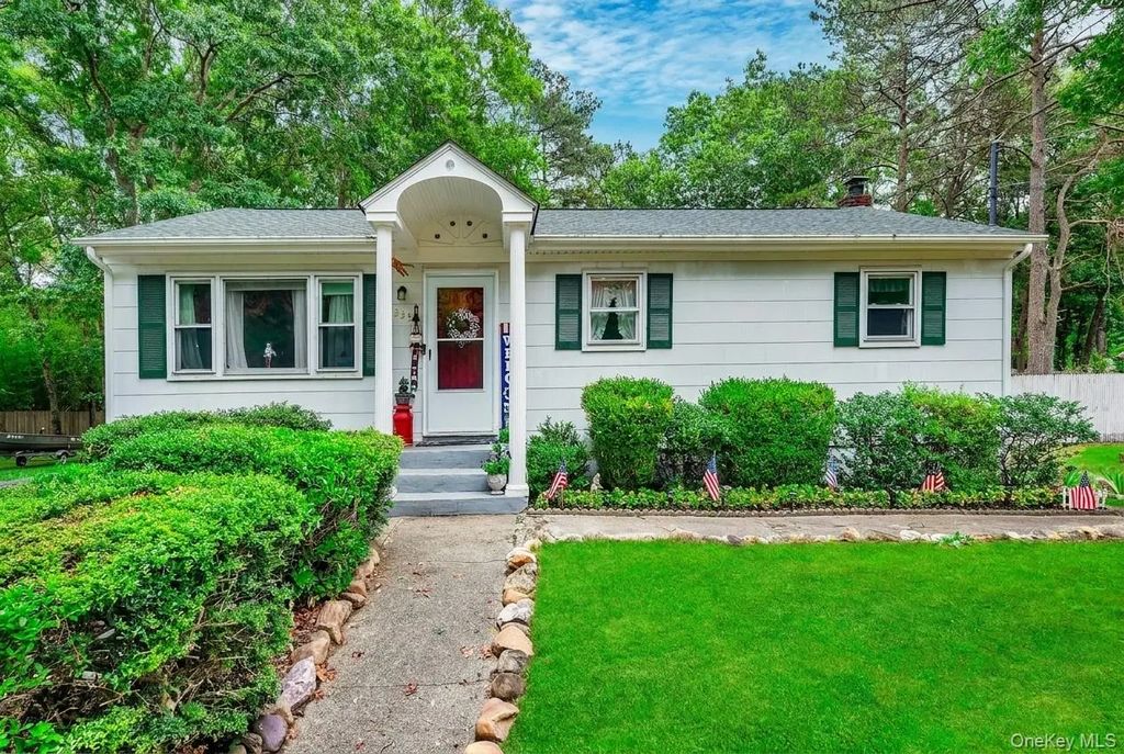 235 Highview Drive, Calverton