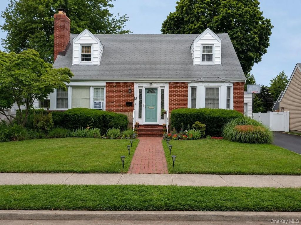 61 Gateway, Rockville Centre