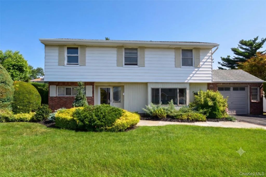 333 N Albany Avenue, Massapequa