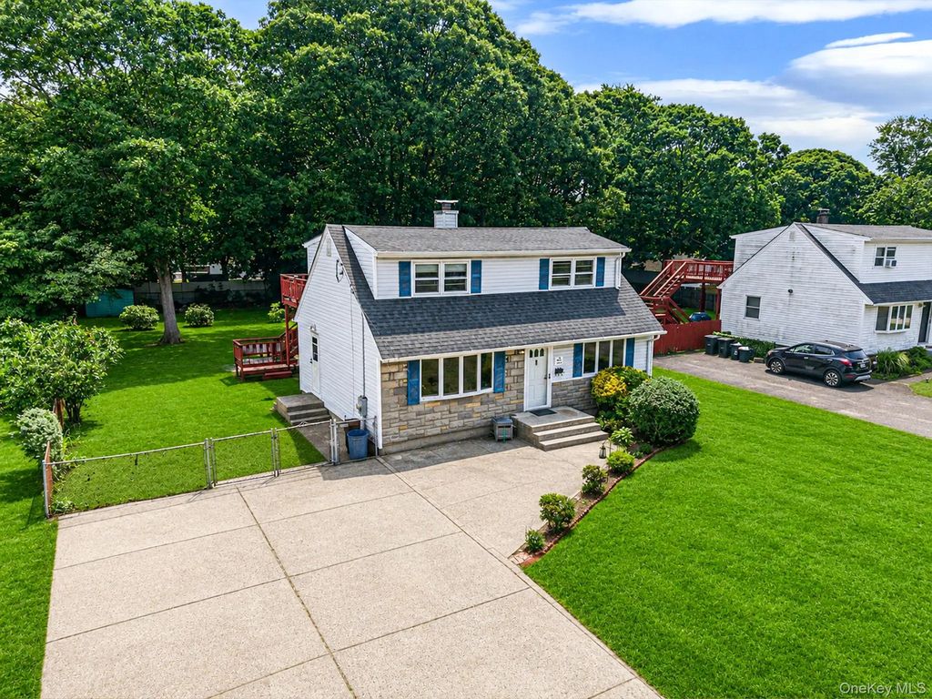 146 Dawn Drive, Centereach