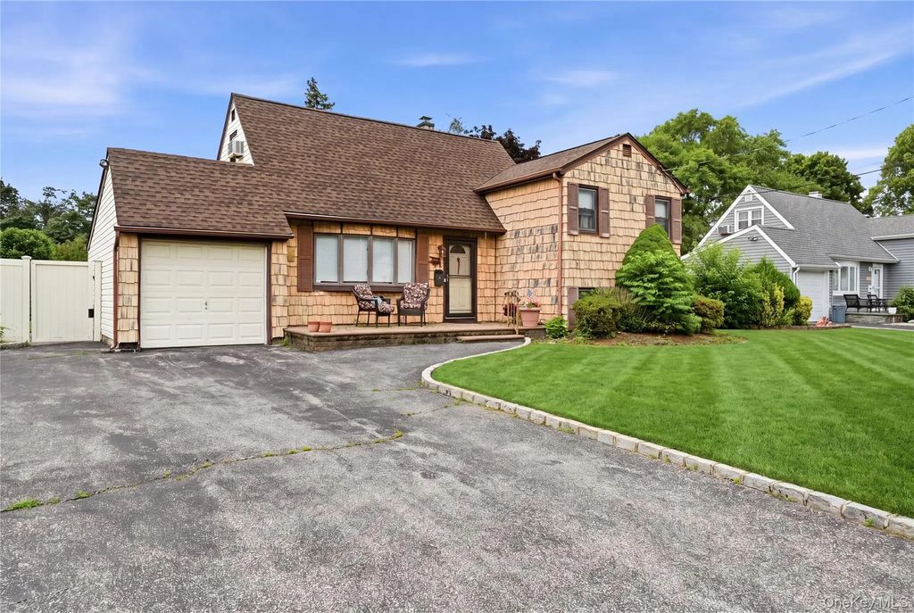 1440 Lincoln Boulevard, Bay Shore