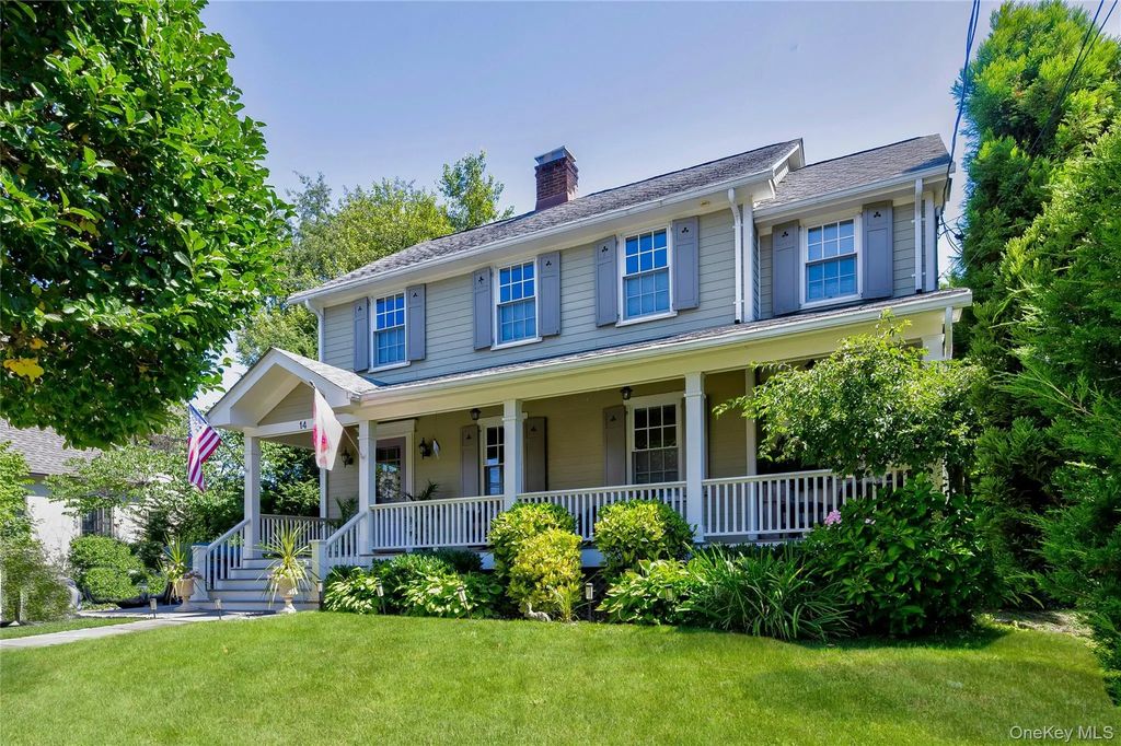 14 Buckingham Place, Manhasset