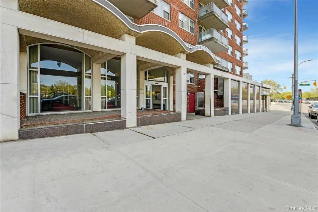 85-15 Main Street # 12b, Briarwood