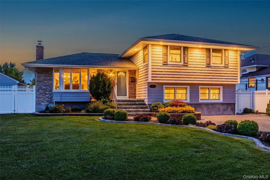 27 Nottinghill Drive, Massapequa