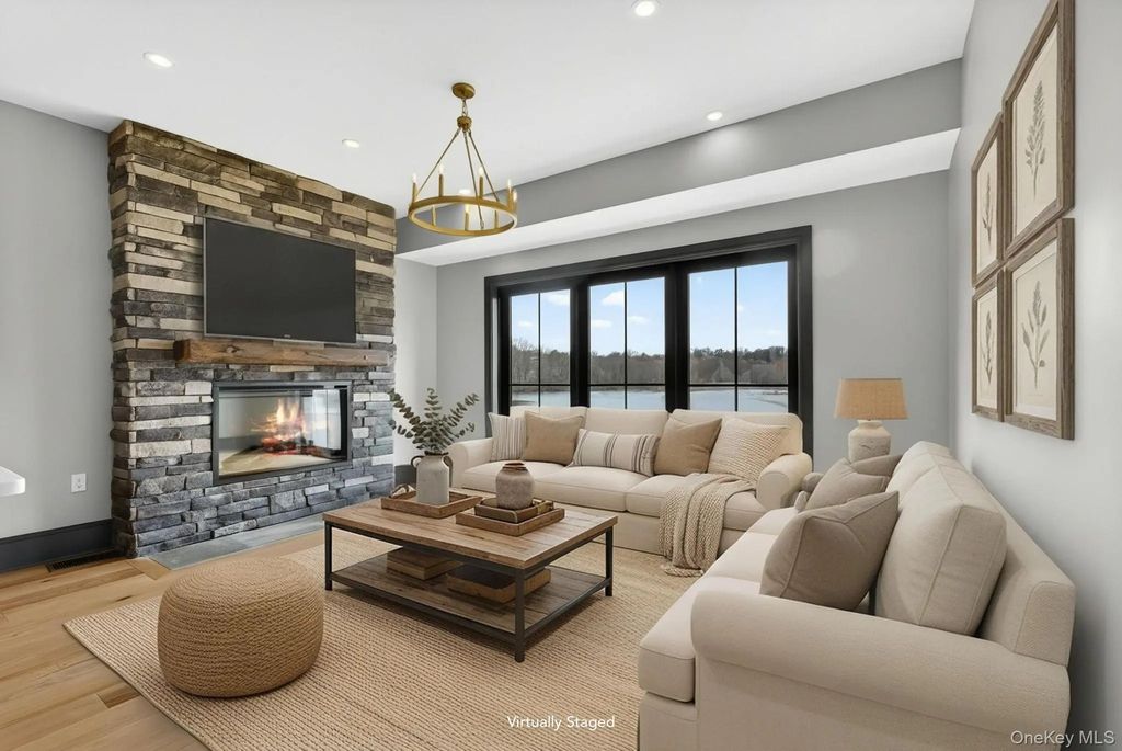 2 Icehouse Drive, Saugerties