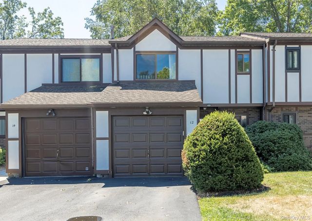 12 Amber Court, Poughkeepsie