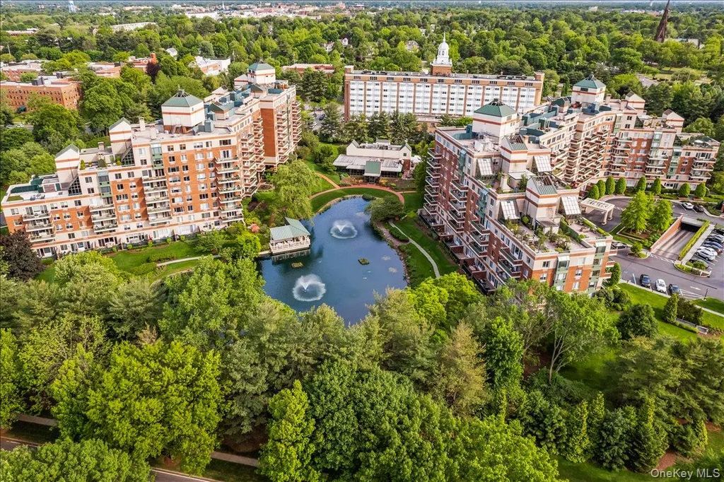 100 Hilton Avenue 417, Garden City