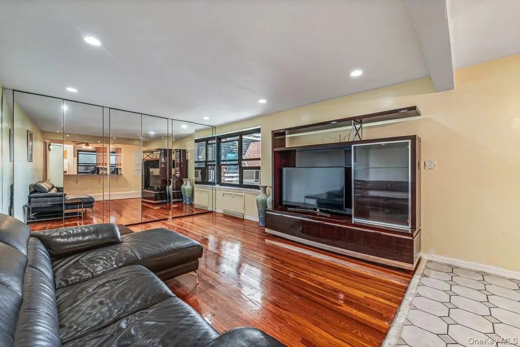 213-08 73rd Avenue # 4j, Bayside