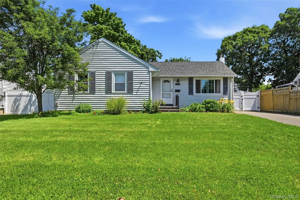 49 Bacon Lane, Babylon
