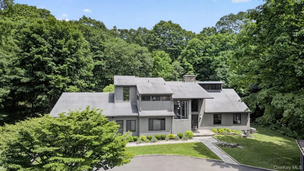 230 E Middle Patent Road, Bedford