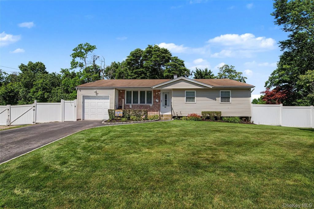 46 Oakland Avenue, Central Islip