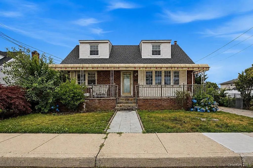 335 Roquette Avenue, Floral Park