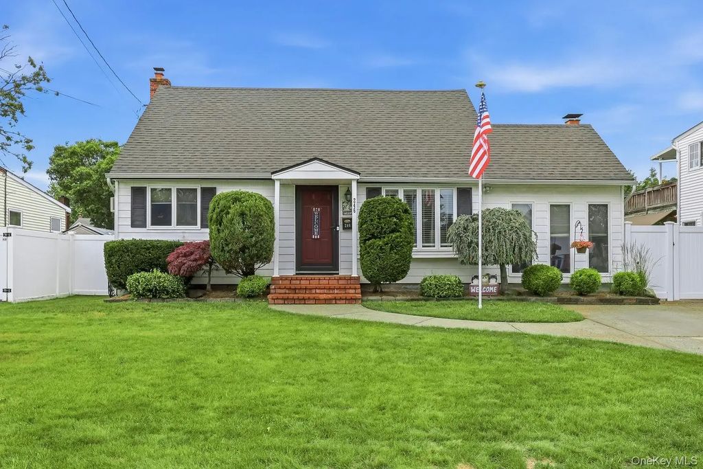 246 29th Street, Lindenhurst