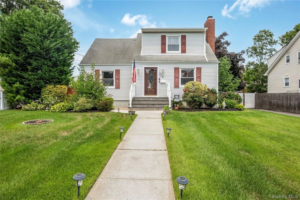 338 Southside Avenue, Freeport