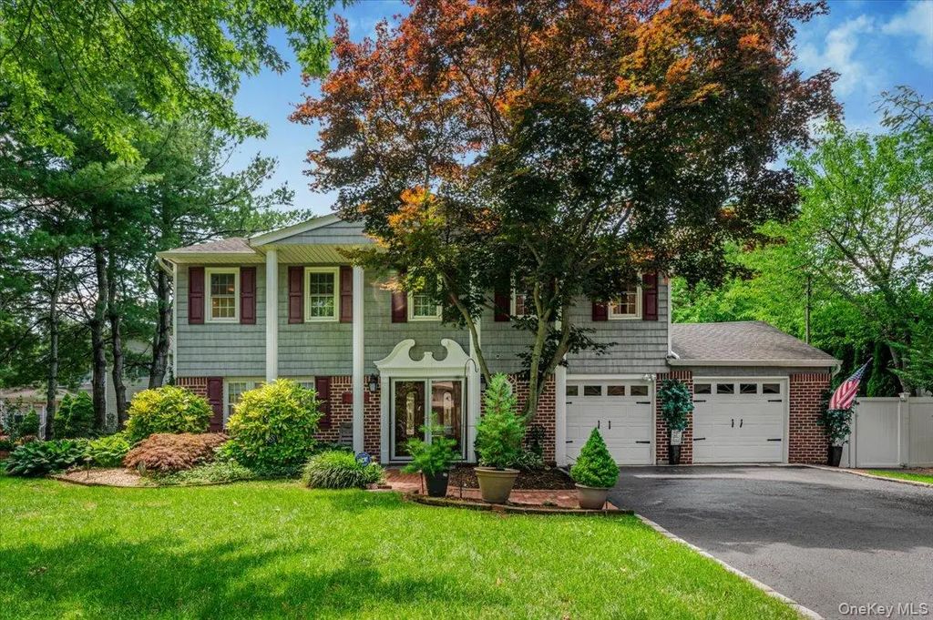 98 Florida Avenue, Commack