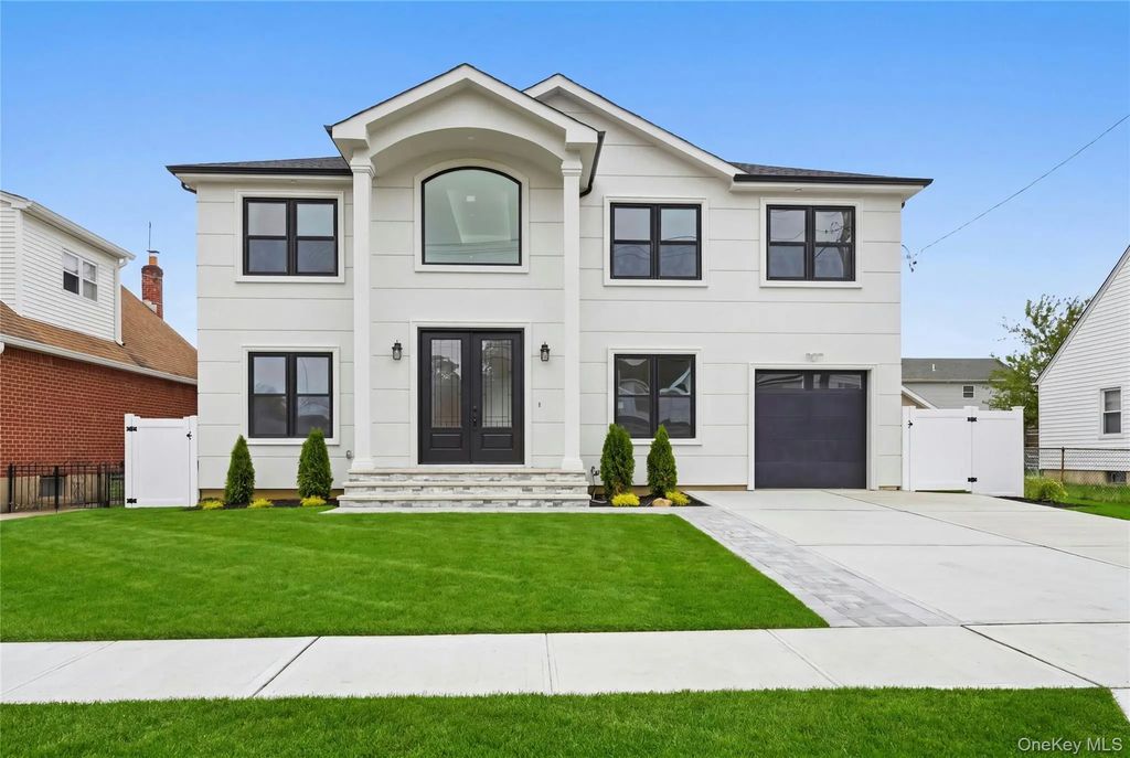 1104 Washington Avenue, Westbury