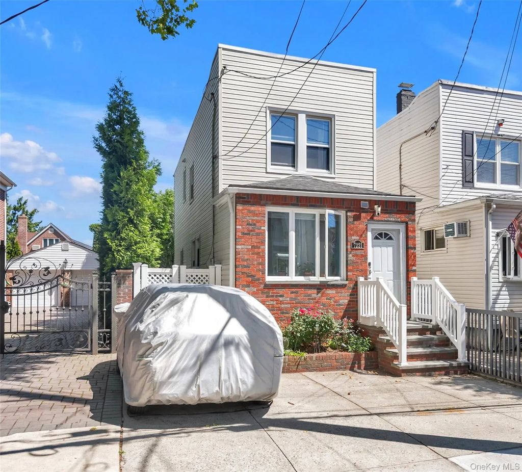 7221 66th Drive, Middle Village