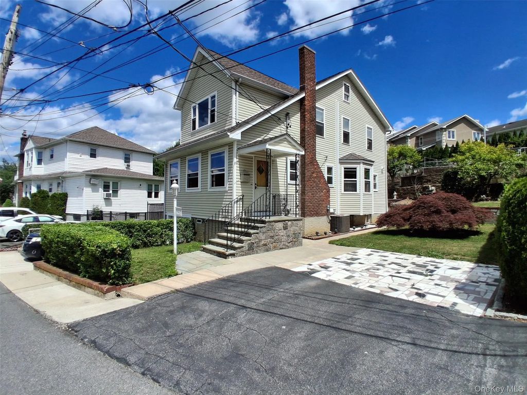 16 Richardson Place, Eastchester