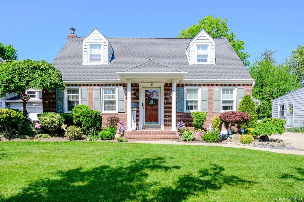 10 Dorset Lane, Rockville Centre
