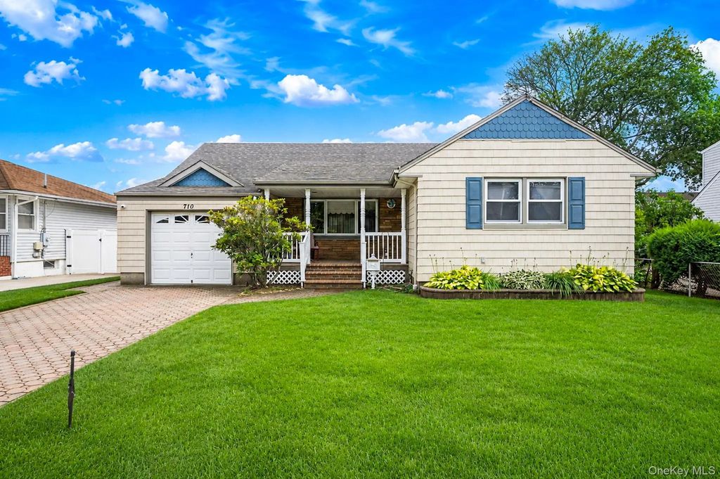 710 Lafayette Avenue, Uniondale