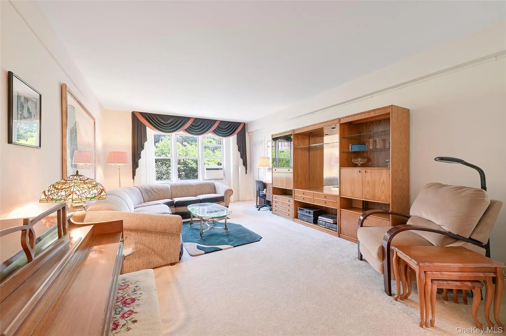 69-10 108th Street # #4j, Forest Hills