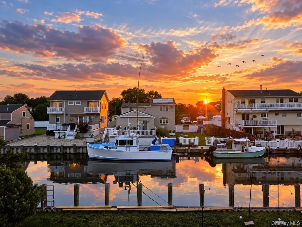 2706 Peconic Avenue, Seaford