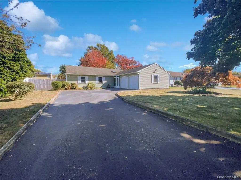 11 Frost Valley Drive, East Patchogue