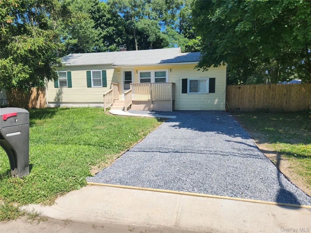 47 Pace Avenue, Bellport