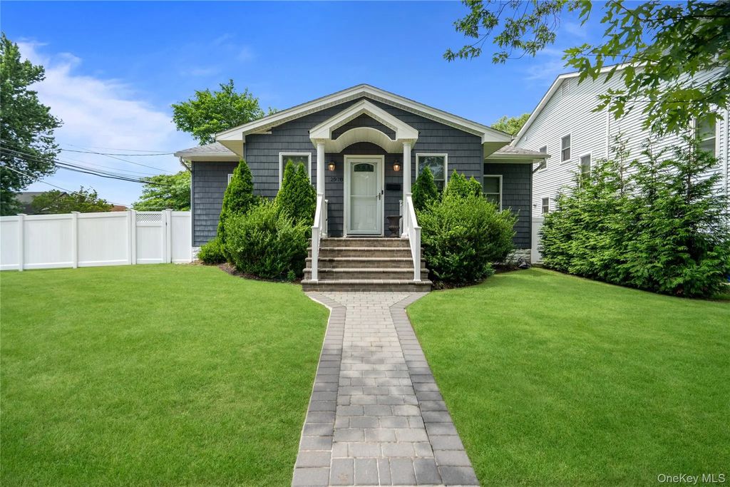 2978 Grand Boulevard, Baldwin