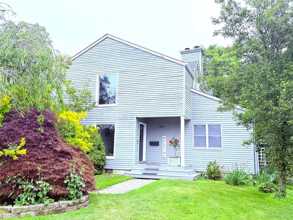 523 Hellwig Lane, West Islip