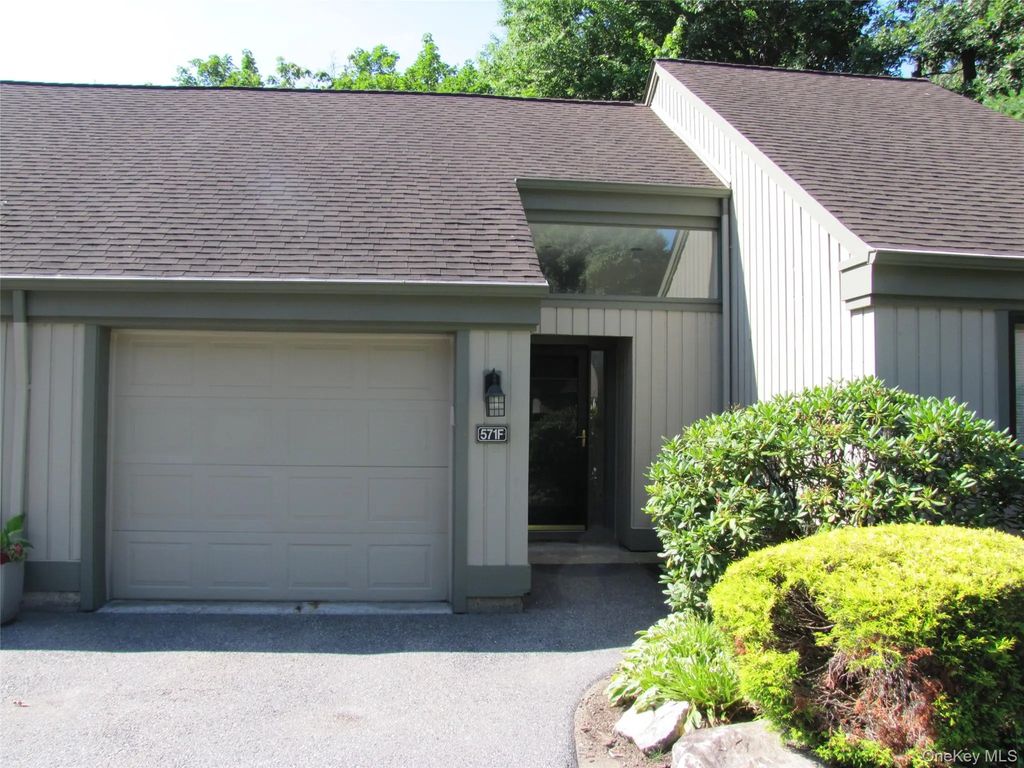 571 Heritage Hills # F, Somers