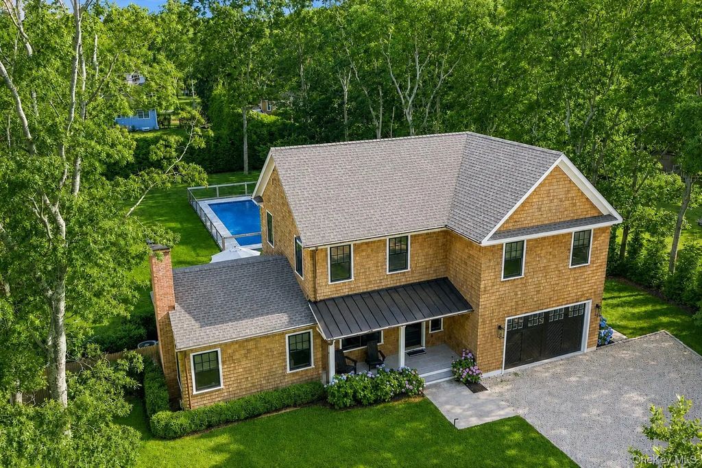 15 Wild Cherry Lane, East Quogue