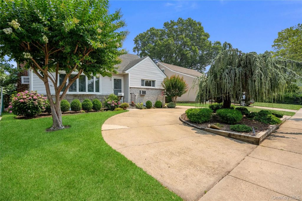 78 Ambrose Avenue, Malverne