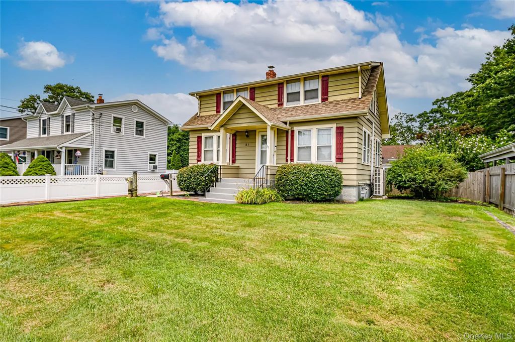 21 Bay 3rd Street, Islip