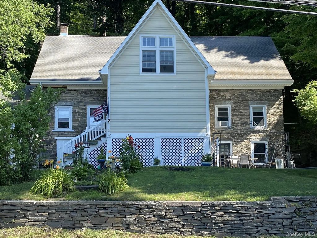 696 Sawkill Road, Kingston