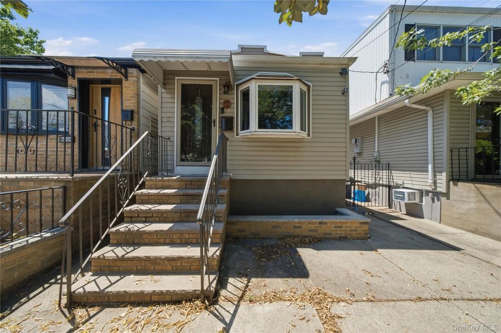 6424 Pleasantview Street, Middle Village