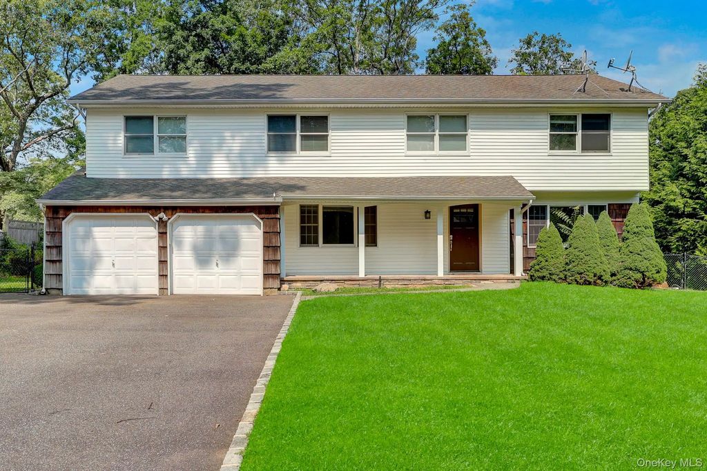 8 Tobi Lane, Setauket
