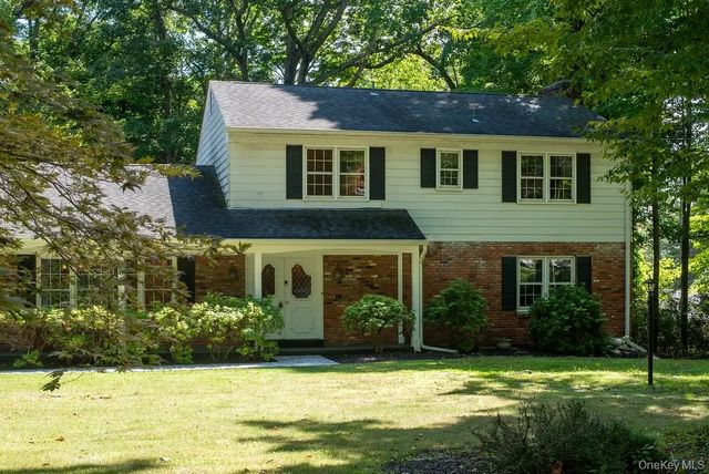 11 Carnelli Court, Poughkeepsie